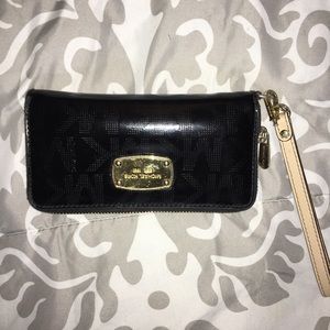 Michael kors wallet/wristlet